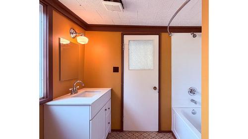 5740 95 Highway, Edgewater, BC - Indoor