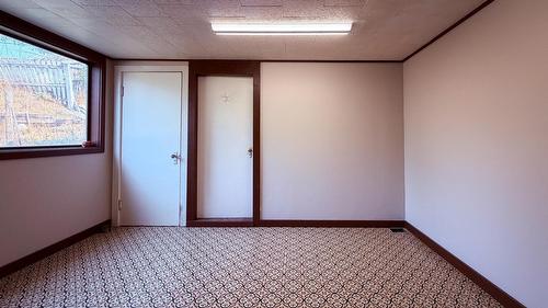 5740 95 Highway, Edgewater, BC - Indoor Photo Showing Other Room