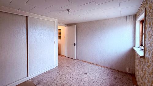 5740 95 Highway, Edgewater, BC - Indoor Photo Showing Other Room