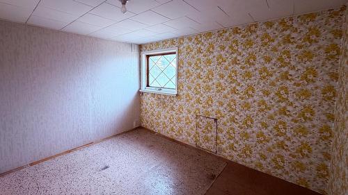 5740 95 Highway, Edgewater, BC - Indoor Photo Showing Other Room