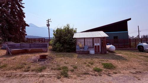 5740 95 Highway, Edgewater, BC - Outdoor