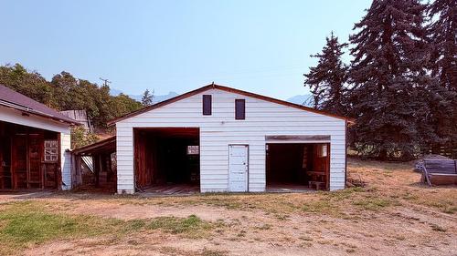 5740 95 Highway, Edgewater, BC - Outdoor With Exterior