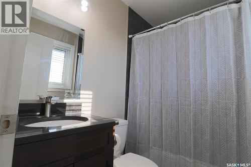 450 Geary Crescent, Saskatoon, SK - Indoor Photo Showing Bathroom
