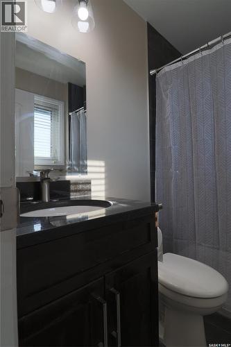 450 Geary Crescent, Saskatoon, SK - Indoor Photo Showing Bathroom