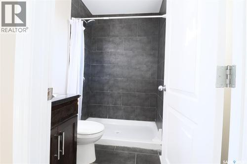 450 Geary Crescent, Saskatoon, SK - Indoor Photo Showing Bathroom