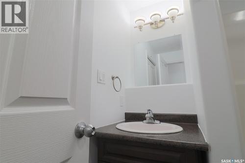 450 Geary Crescent, Saskatoon, SK - Indoor Photo Showing Bathroom