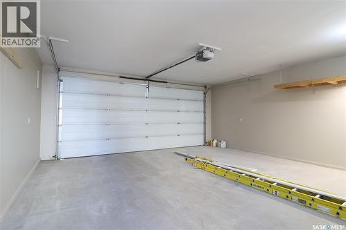 450 Geary Crescent, Saskatoon, SK - Indoor Photo Showing Garage