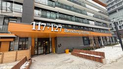 2411 - 117 BROADWAY AVENUE  Toronto, ON M4P 1V3