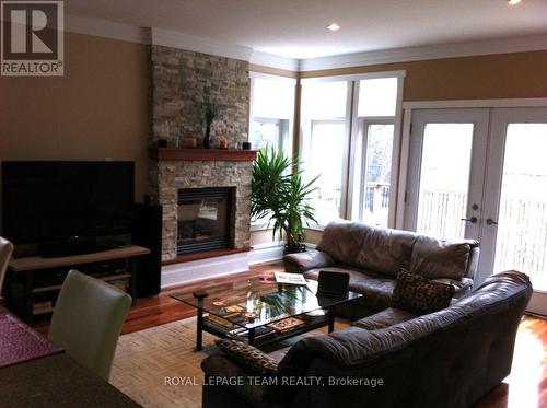 291 Ferndale Avenue, Ottawa, ON - Indoor Photo Showing Living Room With Fireplace