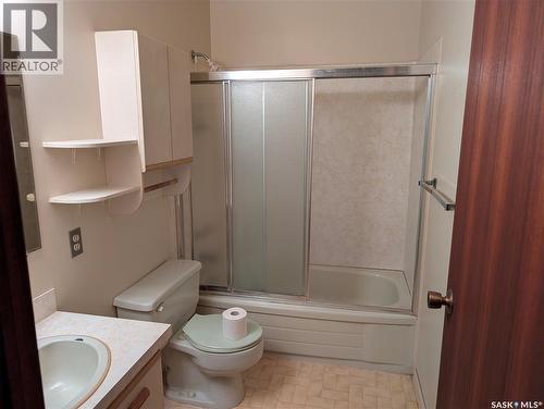 208 Carson Street, Dundurn, SK - Indoor Photo Showing Bathroom