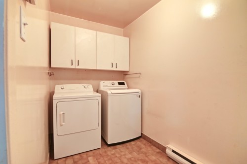 Salle de lavage - 92 Rue Viking, Dollard-Des-Ormeaux, QC - Indoor Photo Showing Laundry Room