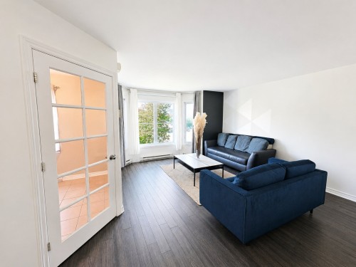 Living Room - 2-5690 Rue Chevalier, Brossard, QC - Indoor Photo Showing Living Room