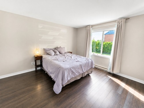 Master Bedroom - 2-5690 Rue Chevalier, Brossard, QC - Indoor Photo Showing Bedroom