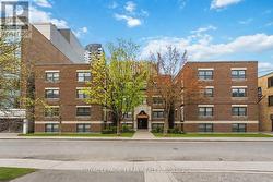 30 - 235 COOPER STREET  Ottawa, ON K2P 1L7