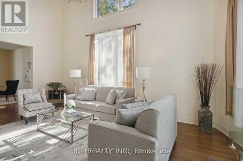 1436 Haig Boulevard, Mississauga, ON - Indoor Photo Showing Living Room