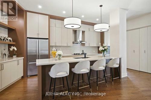 1436 Haig Boulevard, Mississauga, ON - Indoor Photo Showing Kitchen With Upgraded Kitchen
