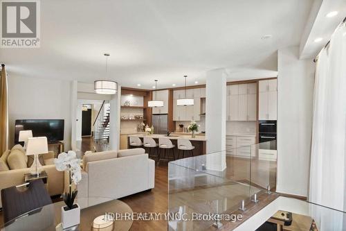 1436 Haig Boulevard, Mississauga, ON - Indoor Photo Showing Living Room