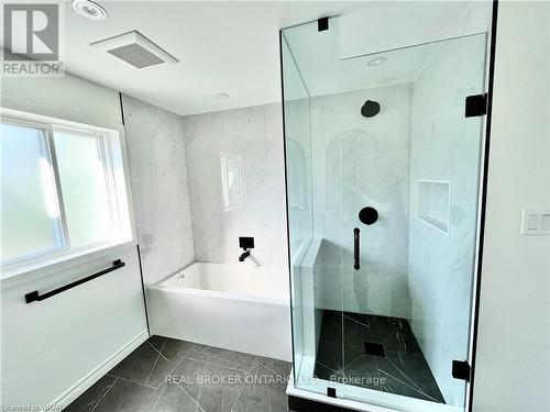 412 Exmoor Street, Waterloo, ON - Indoor Photo Showing Bathroom