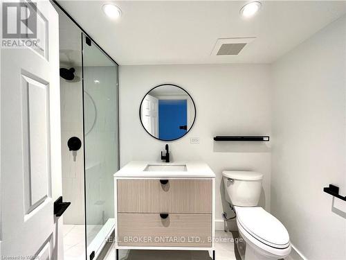 412 Exmoor Street, Waterloo, ON - Indoor Photo Showing Bathroom