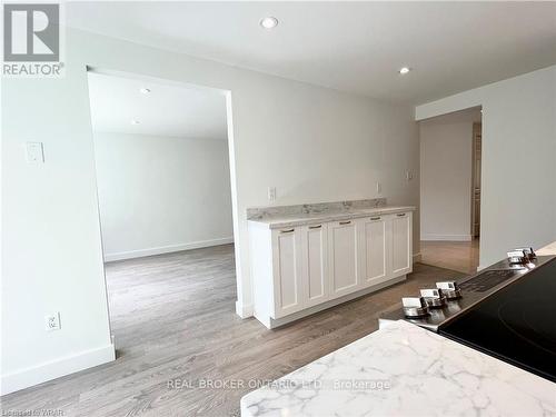 412 Exmoor Street, Waterloo, ON - Indoor Photo Showing Bedroom