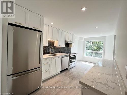 412 Exmoor Street, Waterloo, ON - Indoor Photo Showing Kitchen