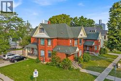 677 Marentette Unit# Upper  Windsor, ON N9A 1Z3