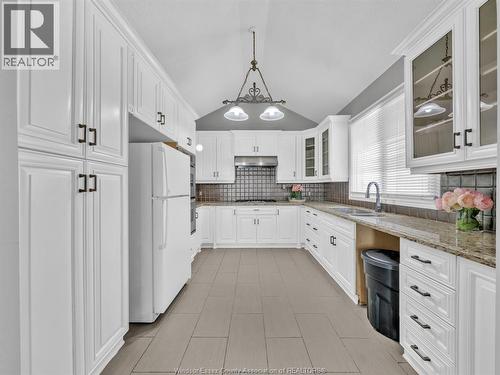 677 Marentette Unit# Upper, Windsor, ON - Indoor Photo Showing Kitchen With Double Sink With Upgraded Kitchen