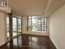 703 - 29 SINGER COURT  Toronto, ON M2K 0B3