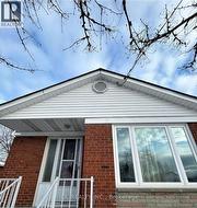 THREE-BEDROOM MAIN FLOOR - 8 HIGHWOOD AVE AVENUE  Toronto, ON M1R 2E4