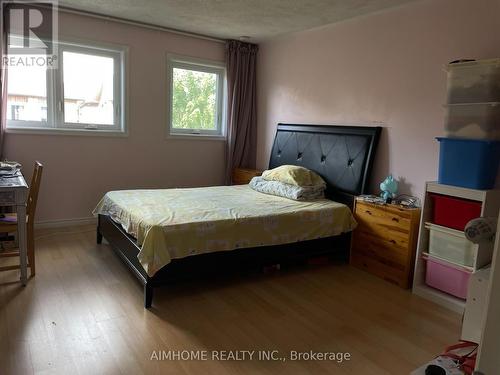 6928 Glory Court, Mississauga, ON - Indoor Photo Showing Bedroom