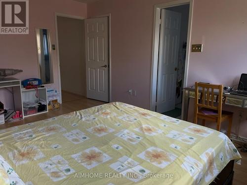 6928 Glory Court, Mississauga, ON - Indoor Photo Showing Bedroom