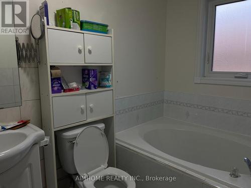 6928 Glory Court, Mississauga, ON - Indoor Photo Showing Bathroom
