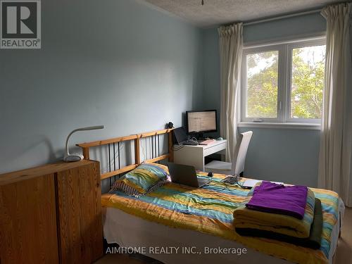 6928 Glory Court, Mississauga, ON - Indoor Photo Showing Bedroom
