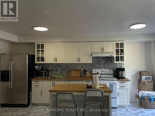 6928 Glory Court, Mississauga, ON - Indoor Photo Showing Kitchen With Double Sink