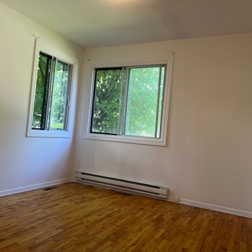 Salon - 21 Rue L'Auberivière, Laval (Sainte-Rose), QC - Indoor Photo Showing Other Room