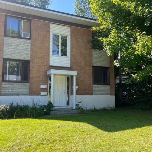 Façade - 21 Rue L'Auberivière, Laval (Sainte-Rose), QC - Outdoor