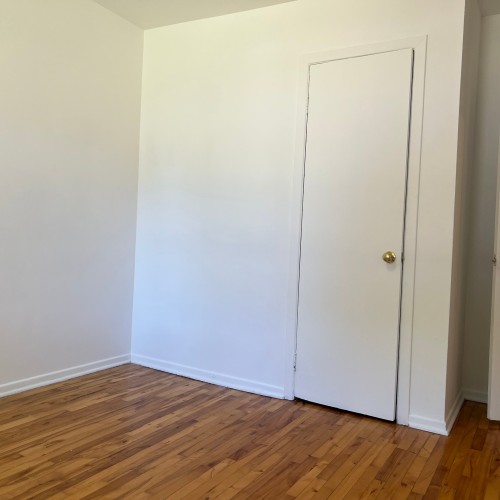 Chambre à coucher - 21 Rue L'Auberivière, Laval (Sainte-Rose), QC - Indoor Photo Showing Other Room