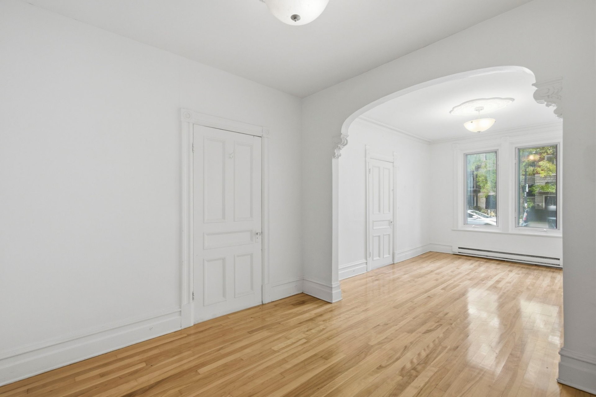 6370 Rue St Denis — photo 1