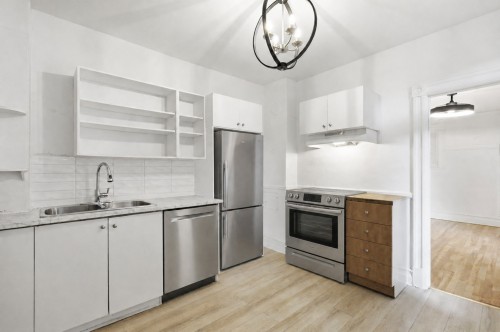 Cuisine - 6370 Rue St-Denis, Montréal (Rosemont/La Petite-Patrie), QC - Indoor Photo Showing Kitchen With Double Sink With Upgraded Kitchen