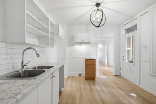 Cuisine - 6370 Rue St-Denis, Montréal (Rosemont/La Petite-Patrie), QC - Indoor Photo Showing Kitchen With Double Sink