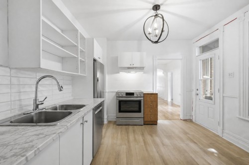 Cuisine - 6370 Rue St-Denis, Montréal (Rosemont/La Petite-Patrie), QC - Indoor Photo Showing Kitchen With Double Sink With Upgraded Kitchen