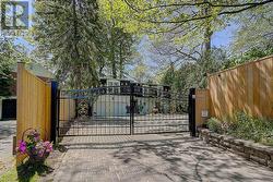 321 LAWRENCE AVENUE E  Toronto, ON M4N 1T8