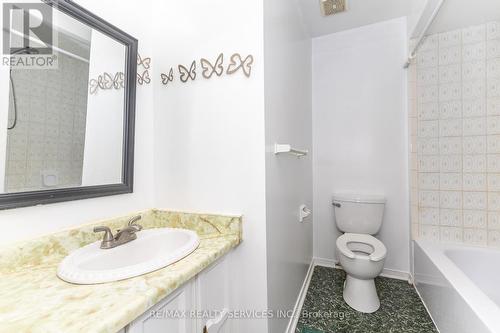 1217 Gloucester Square, Pickering, ON - Indoor Photo Showing Bathroom