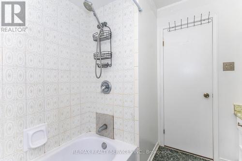 1217 Gloucester Square, Pickering, ON - Indoor Photo Showing Bathroom