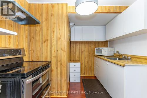 1217 Gloucester Square, Pickering, ON - Indoor Photo Showing Kitchen