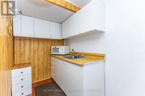 1217 Gloucester Square, Pickering, ON - Indoor Photo Showing Kitchen