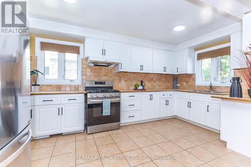 1217 Gloucester Square, Pickering, ON - Indoor Photo Showing Kitchen