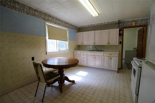 6 3Rd Avenue N, Lundar, MB - Indoor