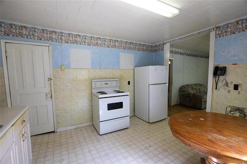 6 3Rd Avenue N, Lundar, MB - Indoor Photo Showing Kitchen