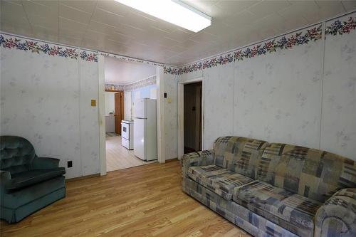 6 3Rd Avenue N, Lundar, MB - Indoor